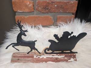lot 5807 image: Reindeer and Sleigh Silhouette Decorative Metal Figures on Wood Base