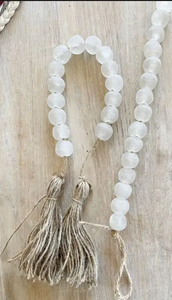lot 2110 image: Glass Bead Decorative Strand