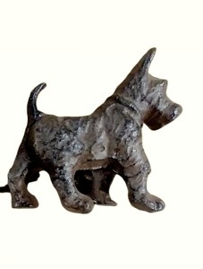 lot 4005 image: Cast Iron Scottie Dog Figurine Small Statue- new