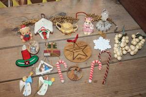 lot 4211 image: Vintage Christmas Ornaments & More