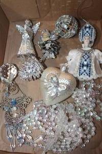 lot 4224 image: Christmas Ornaments