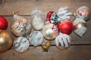 lot 4225 image: Glass Ornaments & More