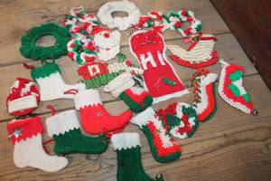 lot 4229 image: Vintage Crocheted Ornaments & More