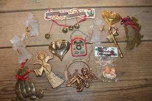 lot 4231 image: Lot of Ornaments