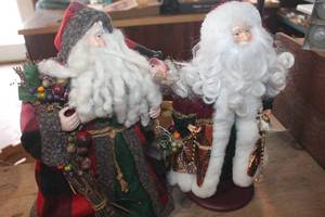 lot 4236 image: 2 Father Christmas Dcor Figures