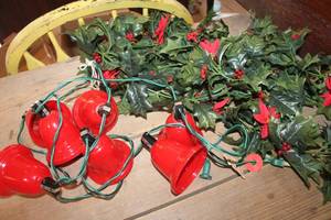 lot 4239 image: Vtg. Bells and More