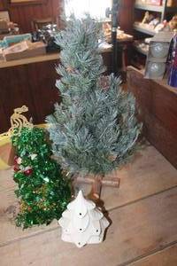 lot 4245 image: Table Top Christmas Trees untested