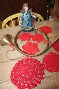 lot 4250 image: Vintage Metal Horn, Doilies and More