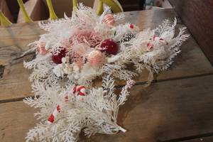 lot 4251 image: Vintage Plastic Christmas Candle Rings