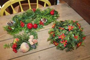 lot 4253 image: Vintage Plastic Christmas Candle Rings & More