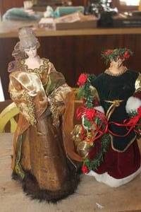 lot 4254 image: 2 Tree Angel Tree Toppers