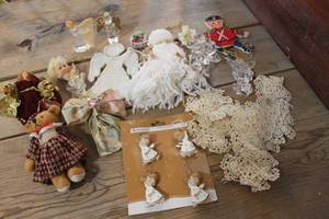 lot 4261 image: Angel Ornaments & More