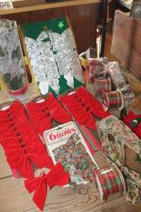 lot 4266 image: NIP Dcor Bows, Ribbon and More