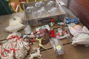 lot 4275 image: Ornaments and More