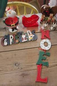 lot 4277 image: Christmas Dcor Items