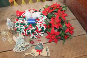 lot 4282 image: Christmas Candle Holder Rings and More