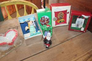 lot 4284 image: IOB Hallmark Ornament and More