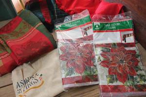 lot 4286 image: NIP Plastic Tablecloths and More