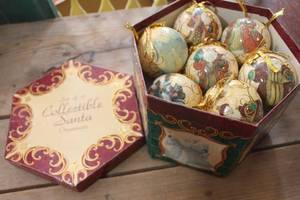lot 4289 image: Box of Ornaments