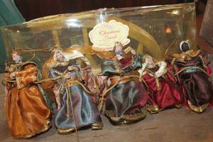 lot 4295 image: IOB 5 Piece Nativity Ornament Set