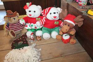 lot 4297 image: NWT Christmas Bears and More