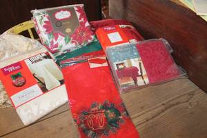 lot 4302 image: NIP Cloth Christmas Tableclothes and More