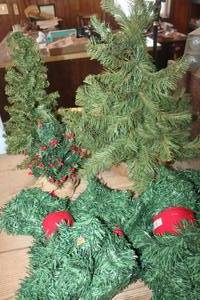 lot 4304 image: 3 Table Top Trees and NIP Green Garland