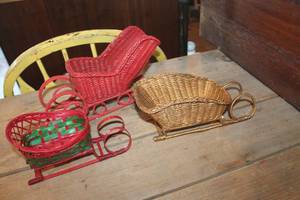 lot 4322 image: Santa Dcor Sleighs