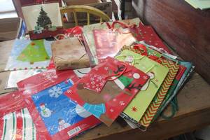 lot 4329 image: NIP Gift Bags and More