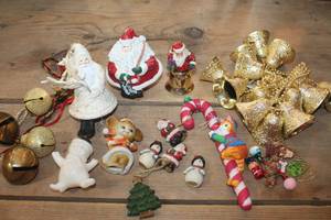 lot 4332 image: Plastic Bell Garland and Misc. Ornaments