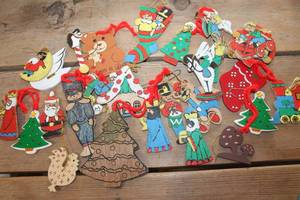lot 4341 image: Vintage Wooden Ornaments