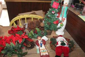 lot 4360 image: Christmas Items and More