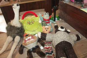 lot 4366 image: Stuffed Animals and More