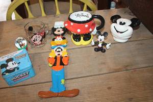 lot 4368 image: Disney Coffee Cups and More