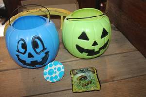 lot 4374 image: Plastic Trick or Treat Pumpkins & More