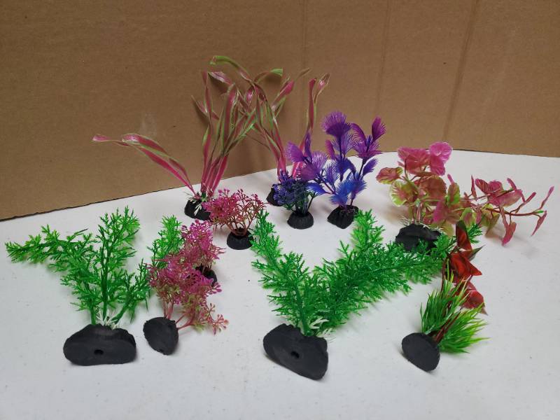 lot 18355 image: 10PCS Plastic Artificial Aquarium Plants Multicolor - Retail $9