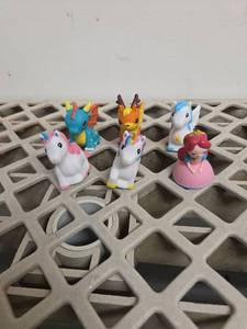 lot 656 image: Anti Mold Bath Toys - Retail $0