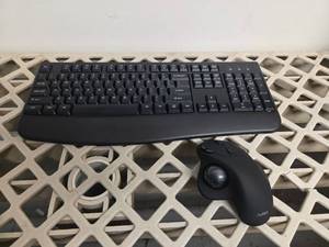 lot 659 image: PEIOUS Ergonomic Keyboard and Mouse Combo  - Retail $0