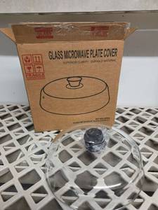 lot 661 image: Glass Microwave Plate Cover with Knob Handle - Retail $0