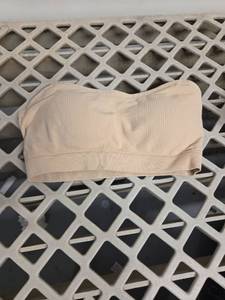 lot 773 image: Medium Strapless Bra - Retail $0