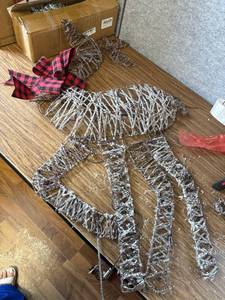 lot 3832 image: $85 Best Choice Products 2-Piece 2D Deer Family Lighted Decoration
