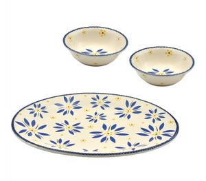 lot 3882 image: Temp-tations 16 Oval Platter w 2 Shallow Bowls HOLLY PEPPERMINT