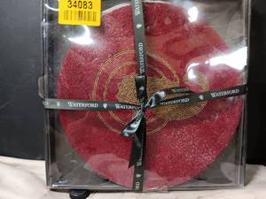 lot 34083 image: Brand New set of Waterford Fine Linens Table Mats.