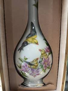 lot 33993 image: Vintage Lenox 1985 Mothers Day Bud Vase, ivory china and hand-painted with charming goldfinch birds among pink floral blossoms