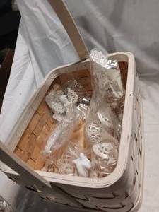 lot 34189 image: Beautiful Basket Full of Angles.
