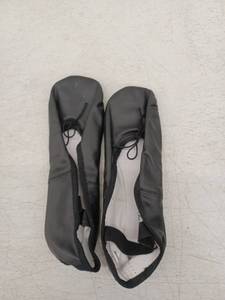 lot 21591 image: Capezio Black & White Ballet Pointe Shoes