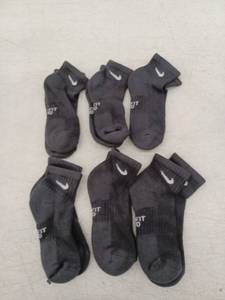 lot 21595 image: Nike Dri-FIT Ankle Socks 6-Pack Black