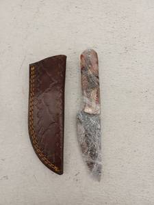 lot 21683 image: MHSCutlery Damascus Fixed Blade Knife w Leather Sheath, 8 Inch