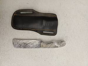 lot 21687 image: MHSCutlery Damascus Fixed Blade Knife with Leather Sheath, 8.5 Inch