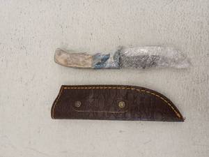lot 21696 image: MHSCutlery Damascus Steel Fixed Blade Knife w Leather Sheath, 7.75 Inch